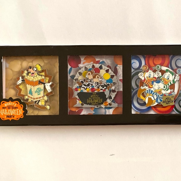 Mickey's Not So Scary Halloween Party 2018 Box Set Disney Pins - Picture 1 of 4